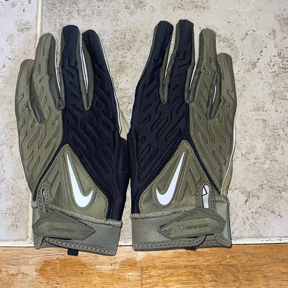 Nike Superbad 6.0 “Salute To Service” XXL